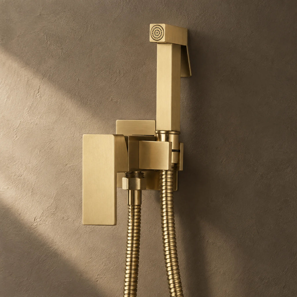 Douchette WC Mitigeur Eau Chaude et Froide, Murale en or brossé, installée au mur, à côté des WC