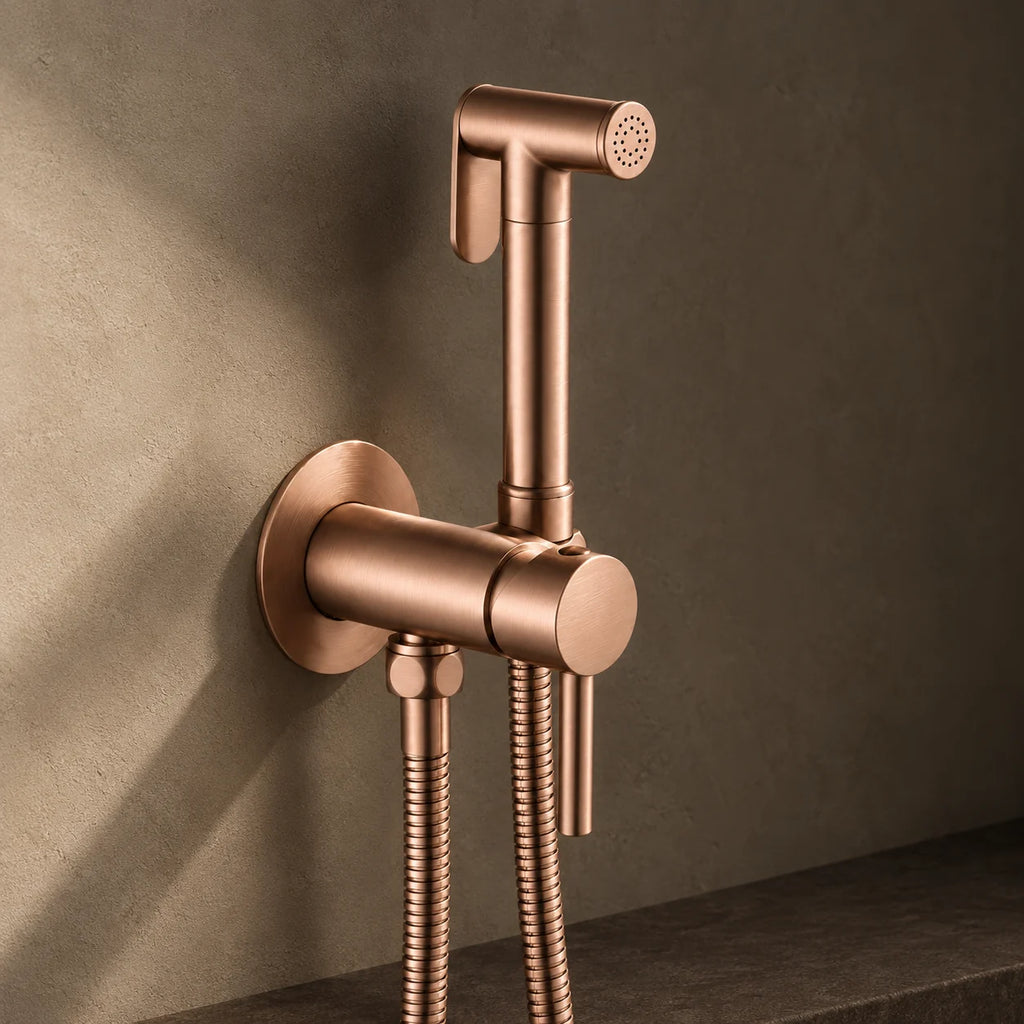 Douchette WC Mitigeur Eau Chaude et Froide, Ronde en or rose brossé, installée au mur, à côté des WC