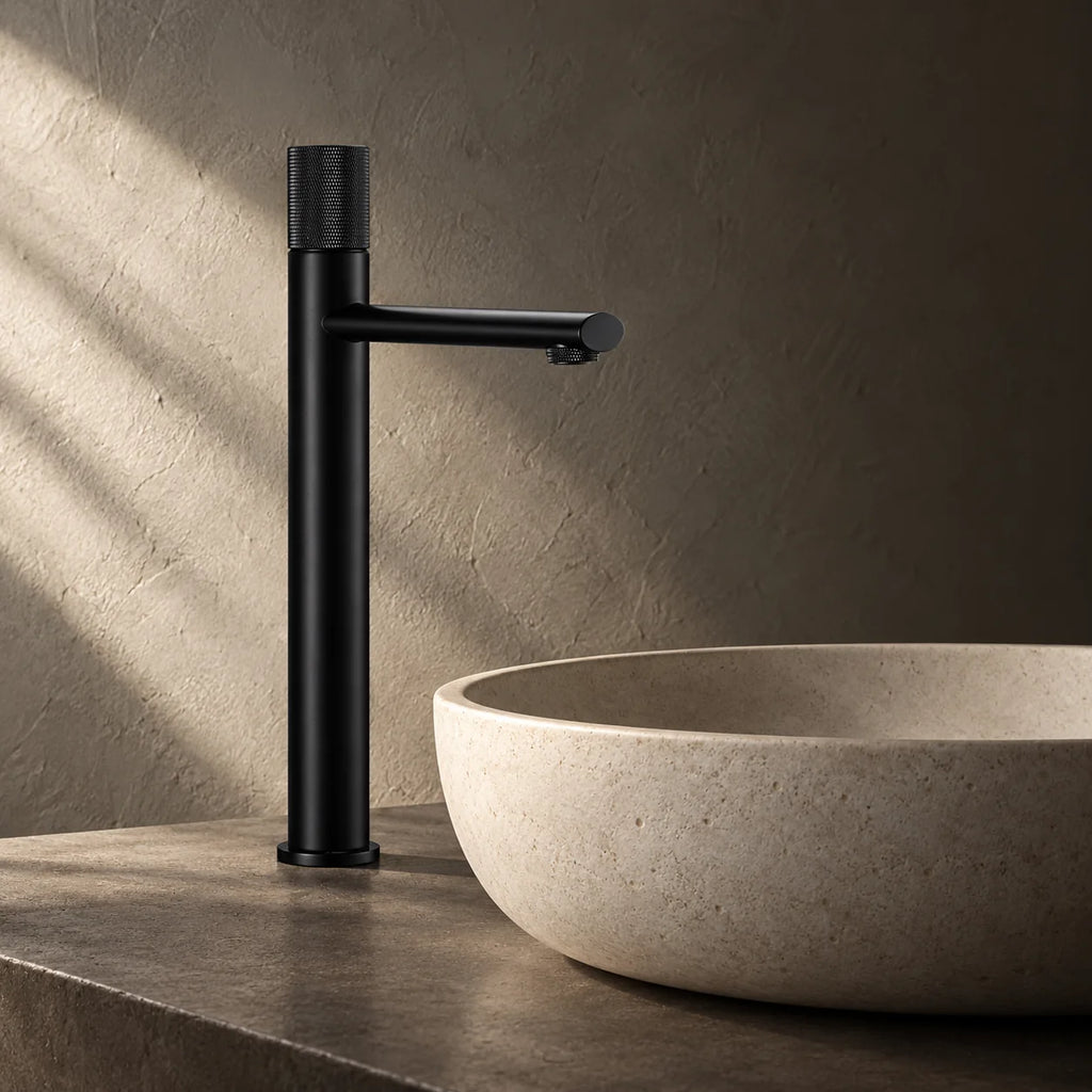 Mitigeur Lavabo Bec Haut XL, Vasque à Poser en noir mat, installé au-dessus d’une vasque bol